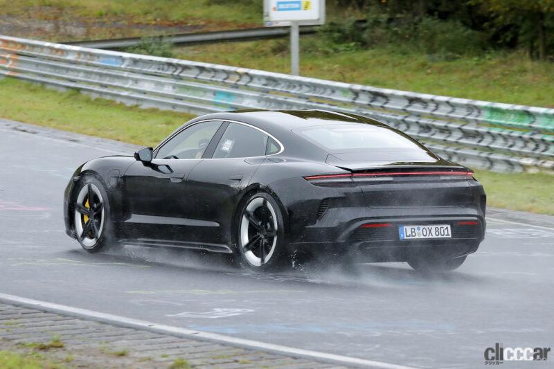 「ポルシェ「タイカン」改良型、雨のニュルブルクリンクで走行テスト。トップモデルは1,000馬力の「GT」に？」の9枚目の画像