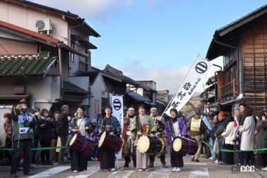 岩村本通りでの岩村城女太鼓