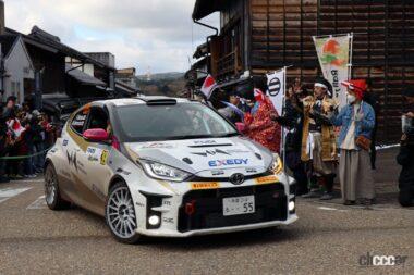 岩村本通りのリエゾンを走る村田・梅本組のGRヤリス