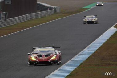 後続を引き離すJLOC ランボルギーニ GT3