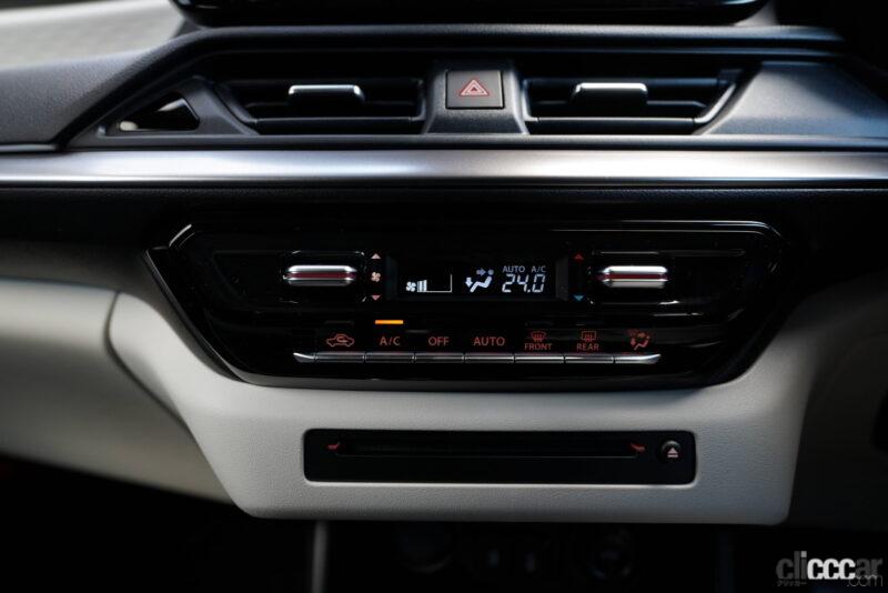 「新型スズキ・スイフトのインテリアをチェック。運転席は包まれ感が高く、スイッチ操作がしやすいコクピット感覚」の14枚目の画像
