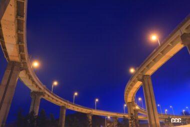 高速道路の白銀灯イメージ（引用：PhotoAC）