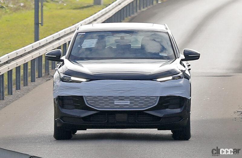 「アウディの次世代電動SUV「Q6 e-tron」最終デザインをキャッチ。登場は2024年初頭？」の1枚目の画像