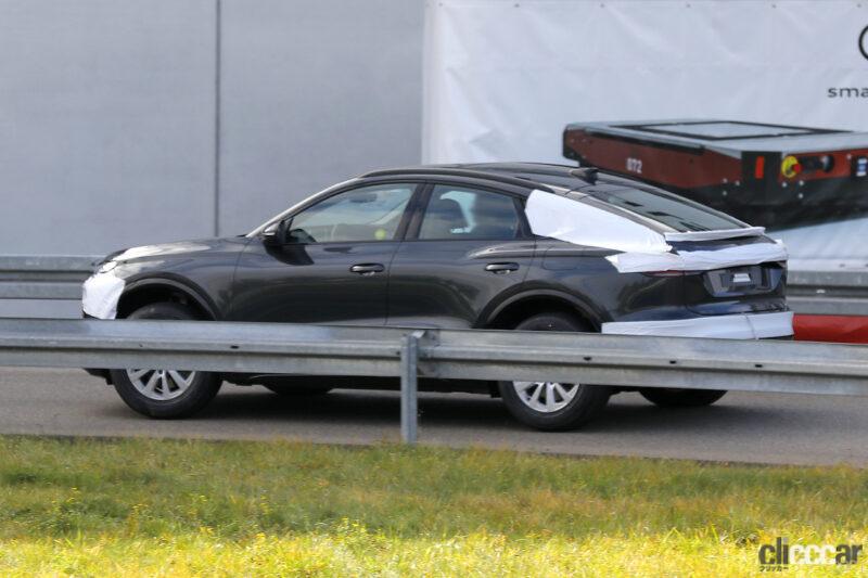 「アウディの次世代電動SUV「Q6 e-tron」最終デザインをキャッチ。登場は2024年初頭？」の6枚目の画像