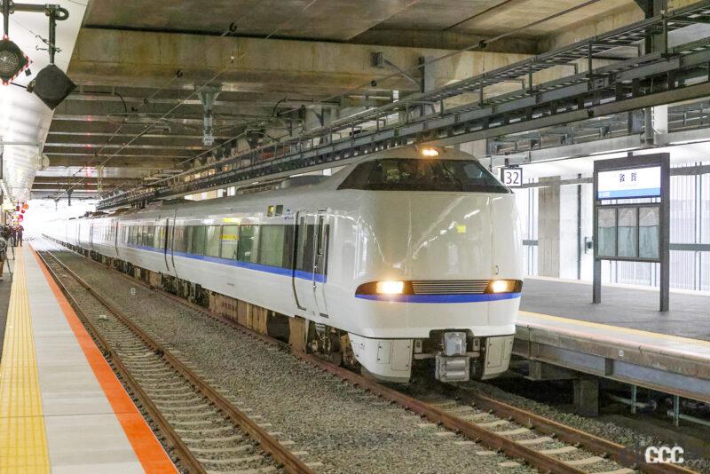 「北陸新幹線と在来線特急の敦賀駅•上下乗り換えを体験してみた」の5枚目の画像