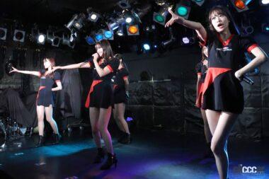 パフォーマンスを繰り広げるA-class