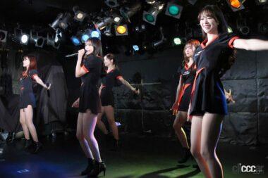 パフォーマンスを繰り広げるA-class