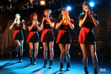 パフォーマンスを繰り広げるA-class