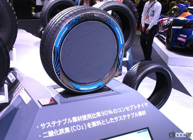 「TOYO TIRESブースは、マッドマイクとTCPマジックが共同製作した「マツダ サバンナRX-3マッド・マイクD1GP参戦車両」に注目【東京オートサロン2024】」の3枚目の画像