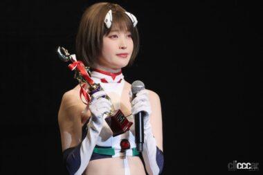 エヴァンゲリオンレーシング綾波レイ役の衣装でクリッカー賞を受賞した赤城ありささん
