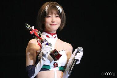 エヴァンゲリオンレーシング綾波レイ役の衣装でクリッカー賞を受賞した赤城ありささん