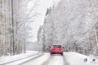 車の駆動方式で「雪道の走り方」はどう違う？ FF、FR、4WDの注意点を解説 - 雪道