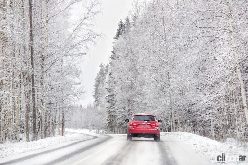 「車の駆動方式で「雪道の走り方」はどう違う？ FF、FR、4WDの注意点を解説」の1枚目の画像