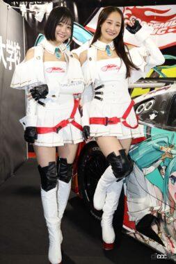 埼玉自動車大学校ブースでのレーシングミクサポーターズ