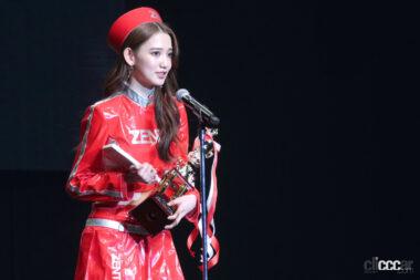 メディバンネップリ日本レースクイーン大賞2024で大賞を受賞した黒木麗奈さん