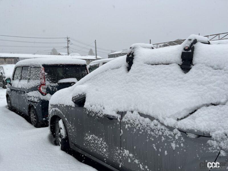 「雪の日に車のワイパーを上げる理由を調べてみたら……上げない方がいい場合もあった!?」の3枚目の画像