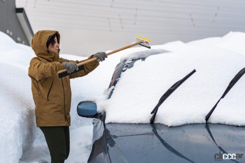 「雪の日に車のワイパーを上げる理由を調べてみたら……上げない方がいい場合もあった!?」の2枚目の画像