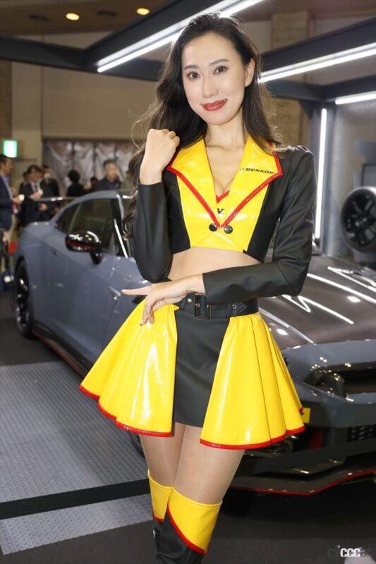 「ダンロップブースは車とコンパニオンをステージ別に配置してブランドをアピール【東京オートサロン2024】」の4枚目の画像