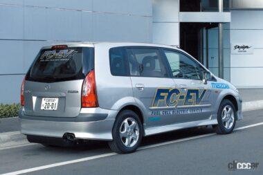 プレマシー FC-EVのリアビュー。床下に燃料電池スタックを搭載。