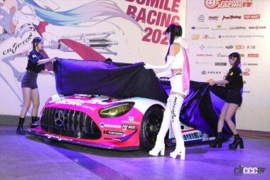 アンヴェールされるグッドスマイル 初音ミク AMG 2024 参戦マシン