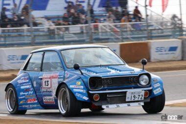 アウトラップはテールを振り出すシーンも