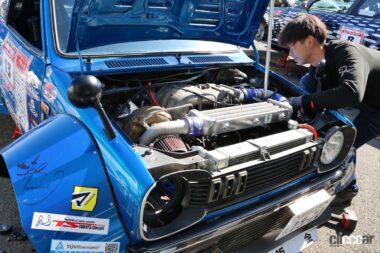 13Bローターとタービンが見えるエンジンルーム