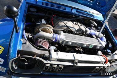 13Bローターとタービンが見えるエンジンルーム