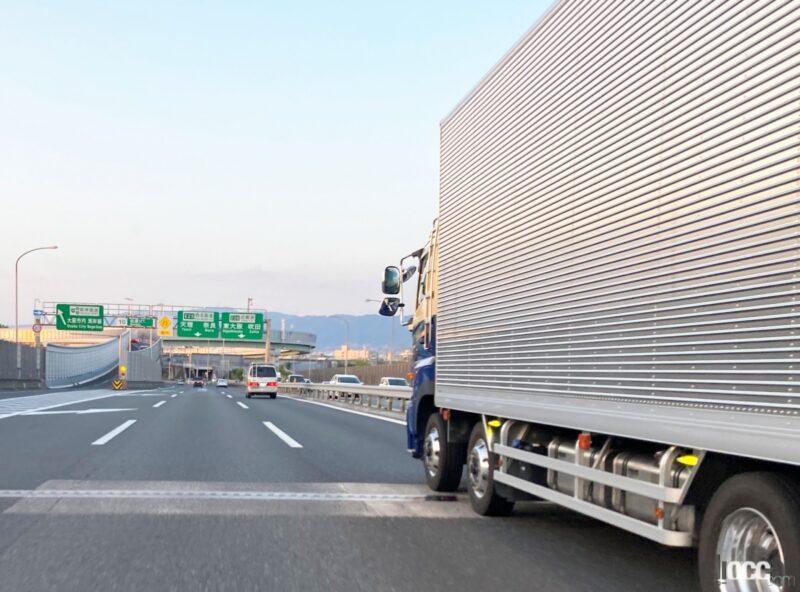 「トラックやバスとの交通事故を防ぐコツは？ 大型車が絡む危険な状況ランキング」の4枚目の画像