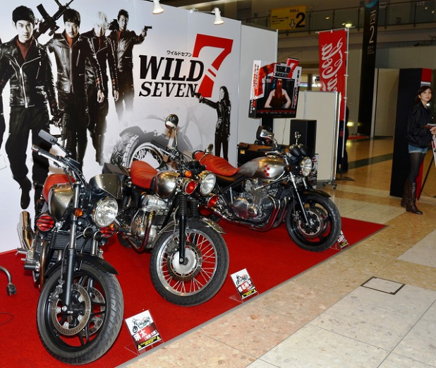 ワイルド7に登場したバイクが3台も展示！ミサイルも搭載してワイルドだぜぇ【東京モーターサイクルショー2012】 画像｜実写版ワイルド7に登場したバイク 3台も展示！実射しないけどミサイルも搭載してワイルドだぜぇ【東京モーターサイクルショー2012】 | clicccar.com