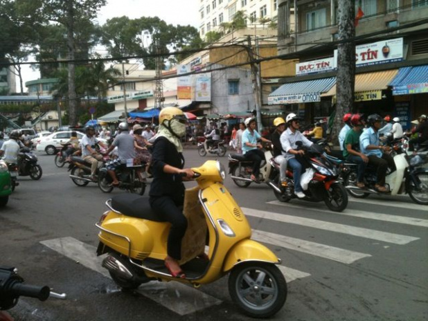 「ベトナムではバイクの乗り方でお嬢様度合いがわかります【ベトナムバイク事情】」の7枚目の画像