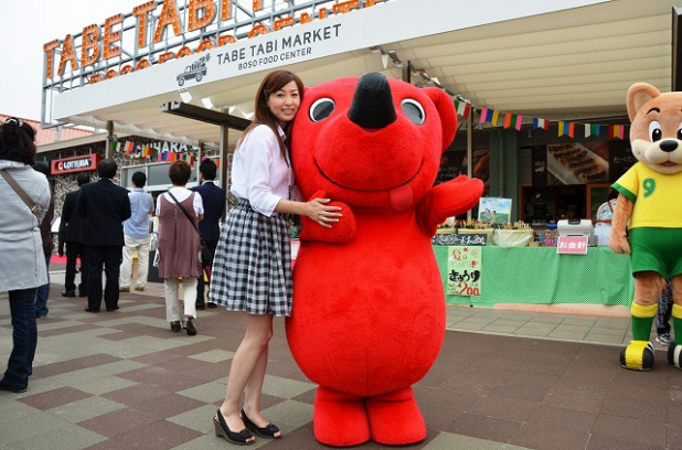 「「チーバくん」と「マーチくん」と撮影すると小顔に見えます（笑）【ドラマチックエリア市原（上り線）】」の3枚目の画像