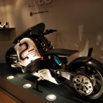 「AKIRA」に出てきそうな電動バイクを『東京デザイナーズウィーク』で発見!! - OLYMPUS DIGITAL CAMERA