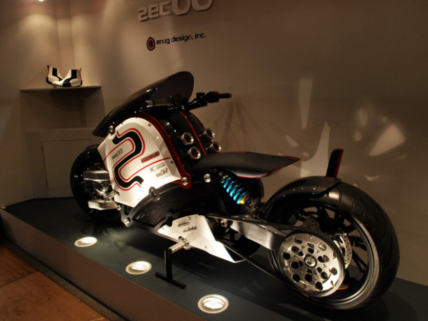 「「AKIRA」に出てきそうな電動バイクを『東京デザイナーズウィーク』で発見!!」の3枚目の画像