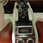 「「ベンツが道を譲ること確実」最強SUV・ベントレーEXP9Fに乗り込む【北京モーターショー2012】」の8枚目の画像ギャラリーへのリンク