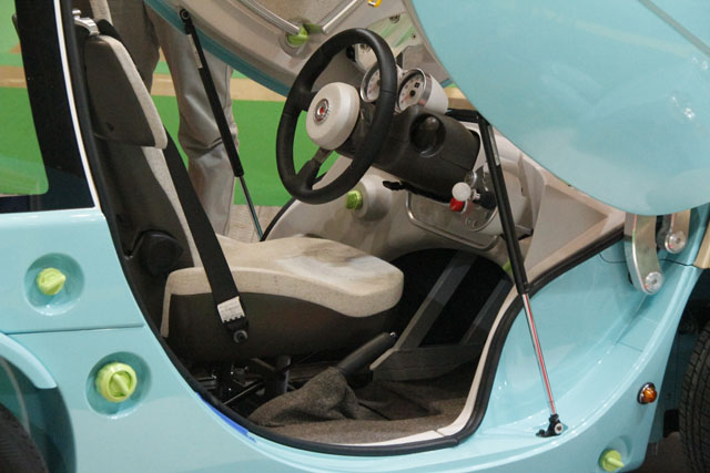 Camatte運転席 画像 子供でも楽に運転できるトヨタ カマッテに人気集中 東京おもちゃショー12 Clicccar Com