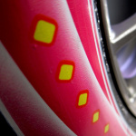 常識破り! ブリヂストンがカラフルなタイヤを世界初披露【東京オートサロン2012】 - ブリヂストン・タイヤ印刷8