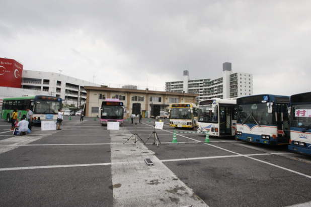 「「バスの日」に見られたボルボとベンツの新旧連接バスはバスマニアならずとも超見モノ!」の3枚目の画像