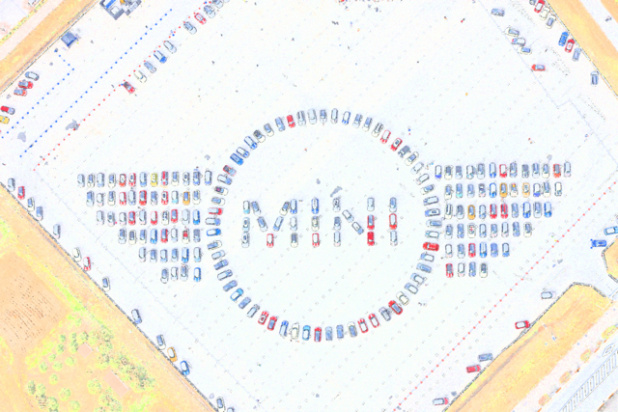 「MINI10周年記念イベントの空撮 答えはコレでした！」の3枚目の画像