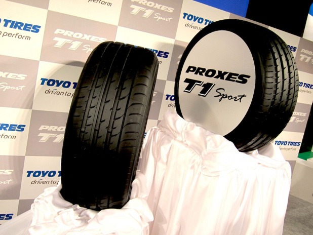 「トーヨータイヤがプレミアムスポーツタイヤを発表【東京オートサロン2012】」の1枚目の画像
