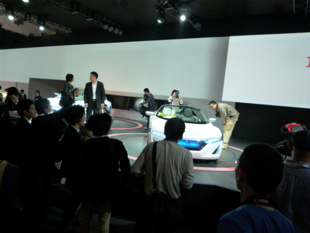 「ホンダブースの一番人気はビート後継車【東京モーターショー】」の1枚目の画像