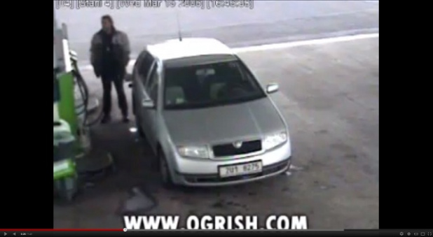 「【動画】ガソリンスタンドで給油中潜む危険とは？」の1枚目の画像