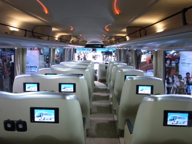 「ハイブリッド＋ゴージャス車内の全部載せバス【東京モーターショー】」の1枚目の画像