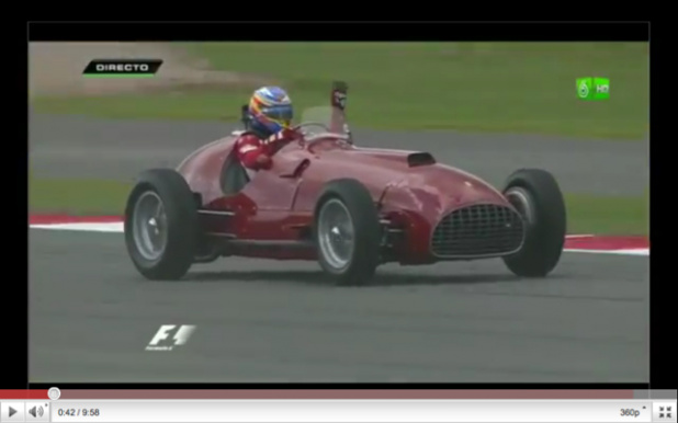 「2011イギリスGP優勝直前にアロンソが60年前のフェラーリ375をドライブ！【動画】」の1枚目の画像