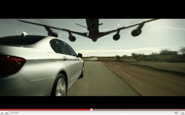 「危険ですのでマネしないでください「BMWに足りないもの」【動画】」の1枚目の画像