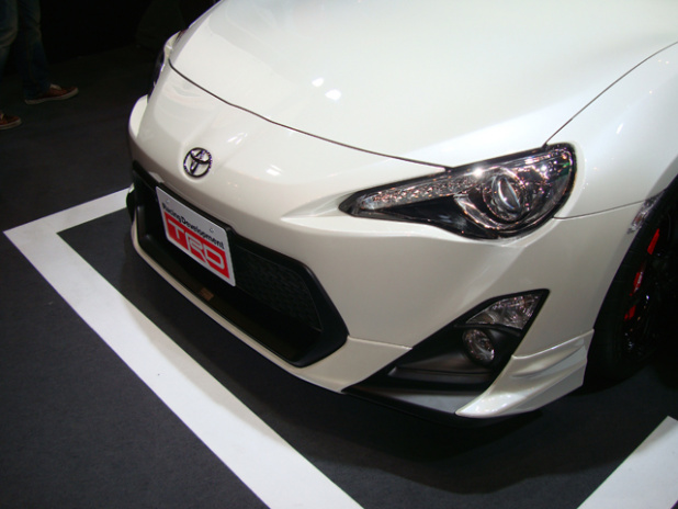 「86(ハチロク)＆BRZ用パーツのTRD「ドアスタビライザー」ってなんだ？【2012東京オートサロン2012】」の2枚目の画像