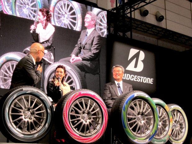 「常識破り! ブリヂストンがカラフルなタイヤを世界初披露【東京オートサロン2012】」の3枚目の画像