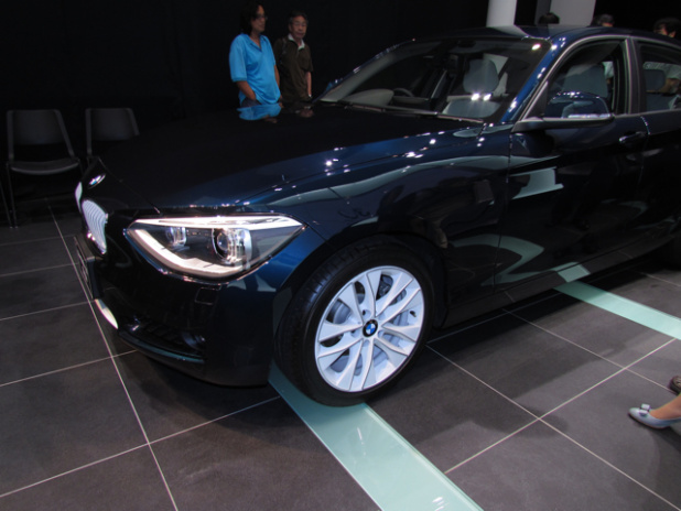 「MTじゃムリ! BMW 1シリーズがフルモデルチェンジしてなんと８速AT搭載です!!」の2枚目の画像