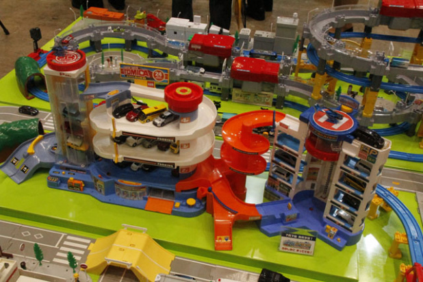 「トミカの遊び方は無限に広がっていくようです！【東京おもちゃショー2012】」の5枚目の画像