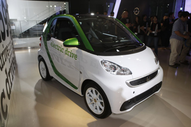 「最高速度120km/h以上のスマート電気自動車も登場！　新型スマート フォーツー発売。」の4枚目の画像