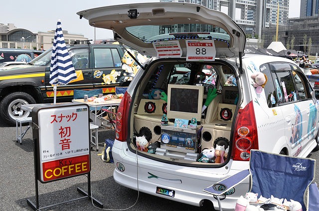 ステッカーだけじゃないんです 車内の作り込みにも注目 痛gふぇすた11 Clicccar Com